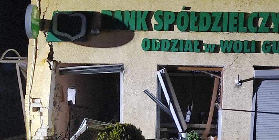 Wysadzony bankomat w Woli Gułowskiej. Sprawcy ukradli pieniądze i uciekli
