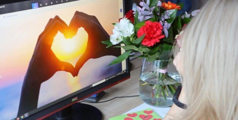Uwierzyła, że „Will” ją kocha i chce jej przesłać drogi prezent. Ślepa miłość kosztowała ją kilkanaście tysięcy złotych