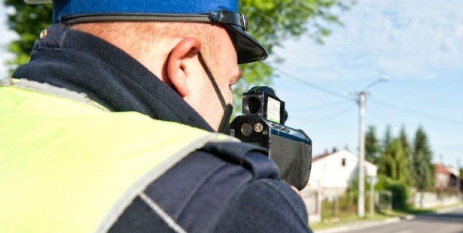 Stracił prawo jazdy przez prędkość i brak powietrza w kole