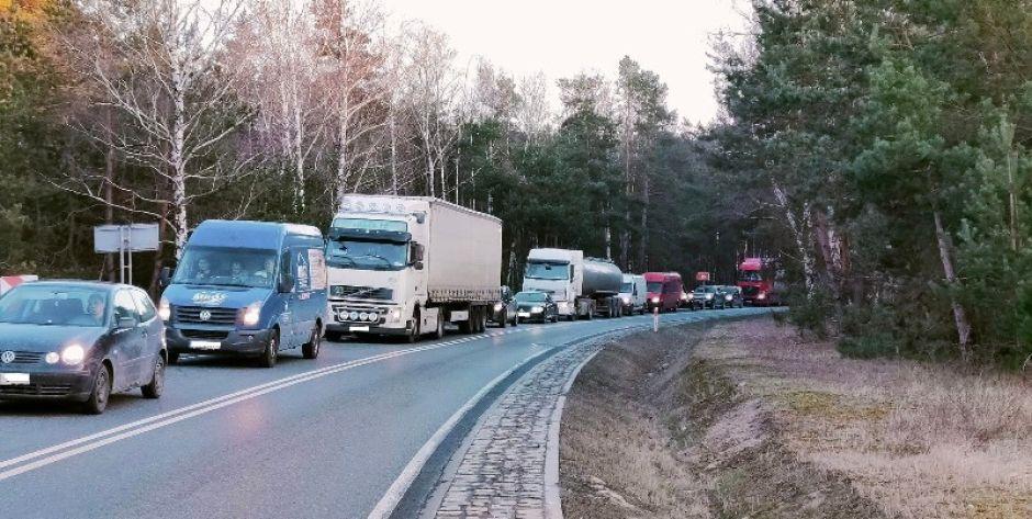 Gigantyczny korek na moście w Kózkach! 