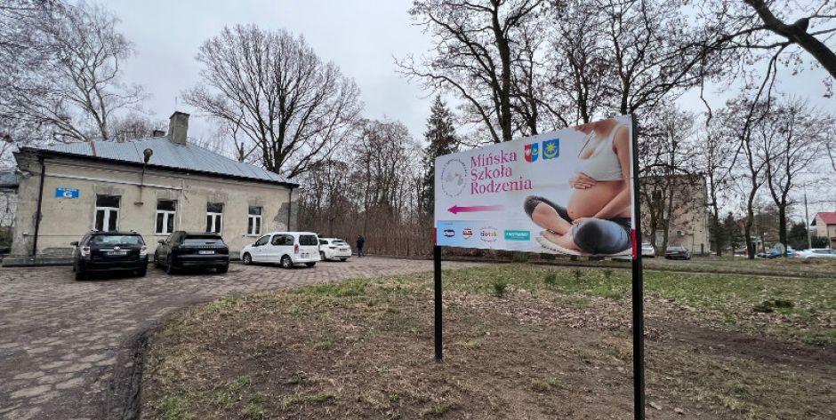 O baby blues w nowej otwartej szkole rodzenia