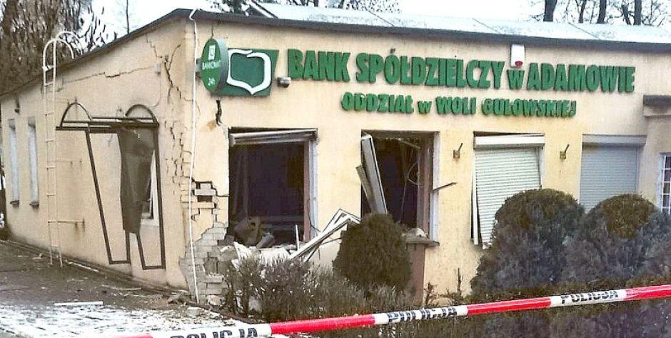 Huknęło, ale kradli w spokoju...