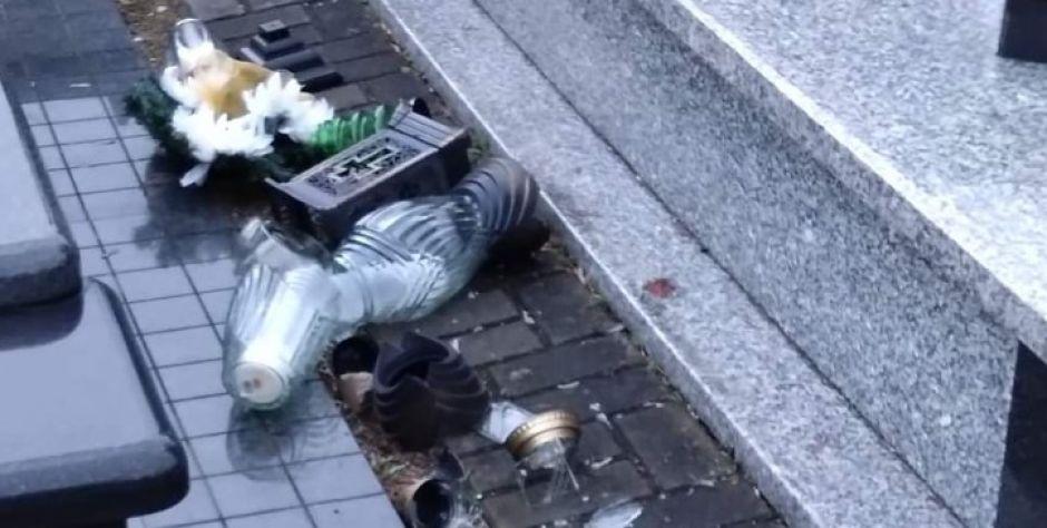 Bałagan na cmentarzach po wichurze