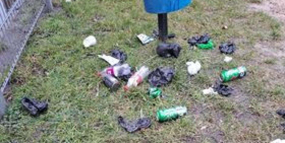 Wszędzie psie odchody! Strach wyjść z dzićmi na plac