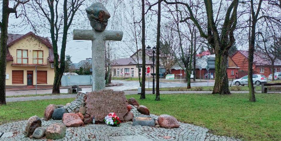 Poległym w walce z komunistycznym zniewoleniem 