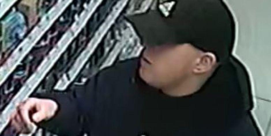 Kolejna kradzież w Rossmannie - Rozpoznaj miłośnika perfum