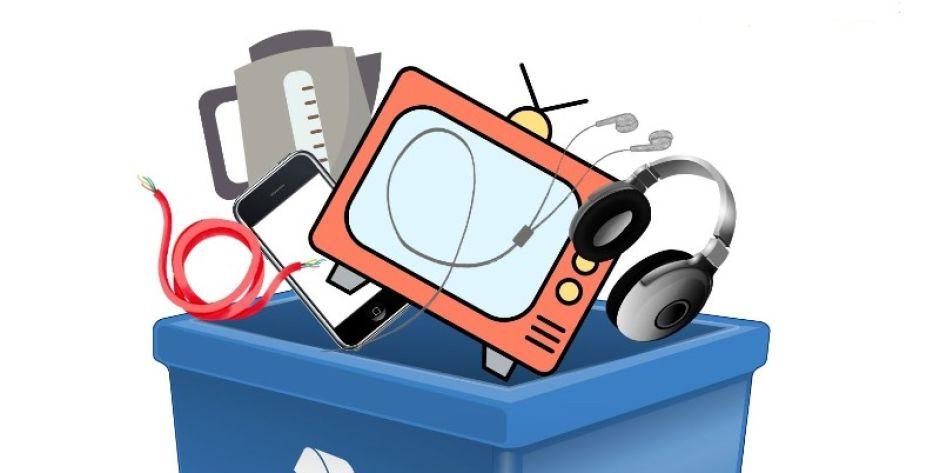 Zbiórka elektrośmieci na placu II LO w Siedlcach 