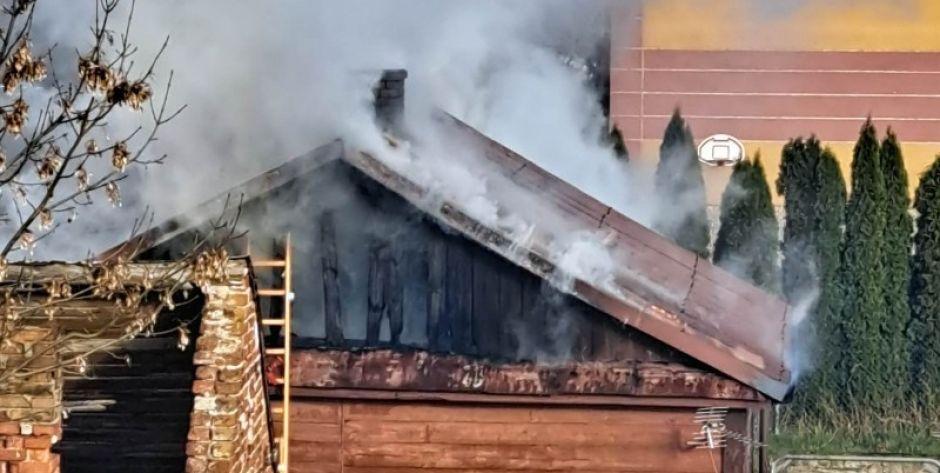 Pożar drewnianego domu w Mordach