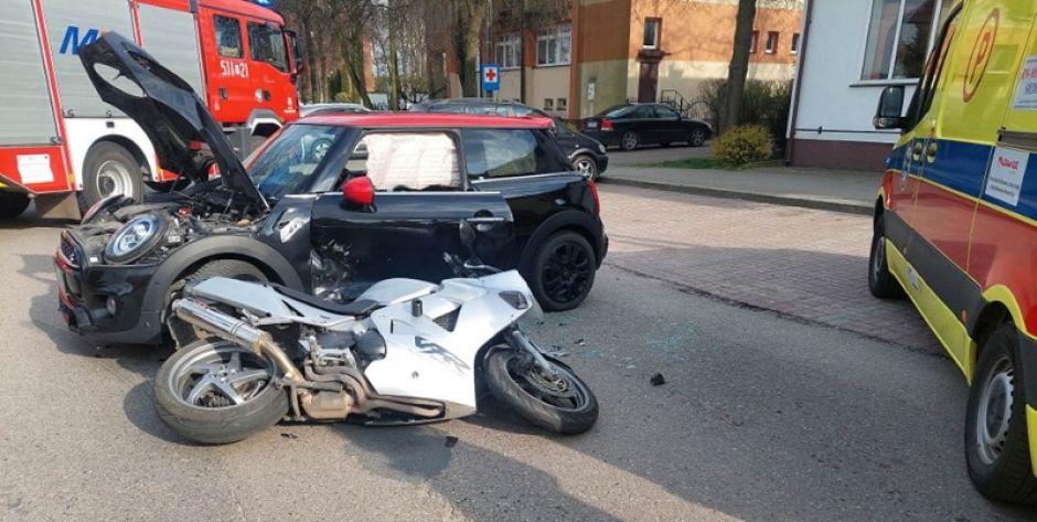 Jakubów: zderzenie osobówki z motocyklem
