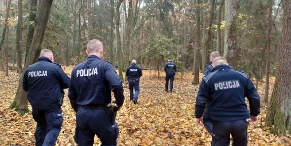 Ponad stu policjantów szukało trzech nastolatek