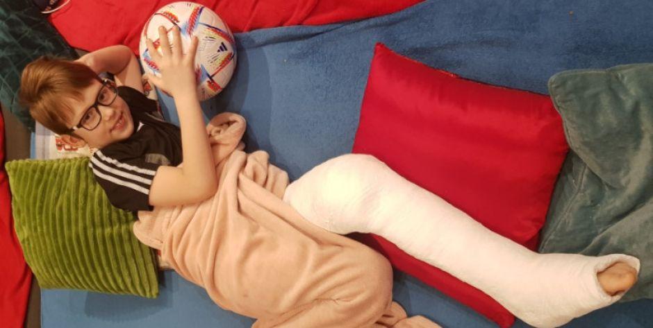 Józek chce jak najszybciej wrócić do kolegów i gry w piłkę