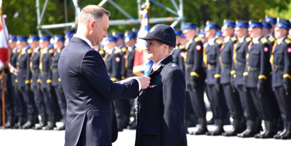 Burmistrz Pilawy Albina Łubian uhonorowana przez Prezydenta RP Krzyżem Świętego Floriana