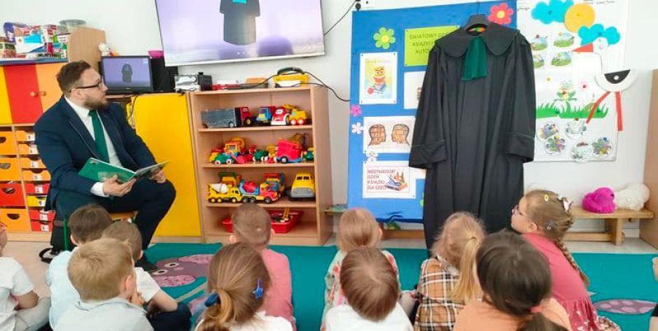Siedleccy adwokaci w szkołach i przedszkolach
