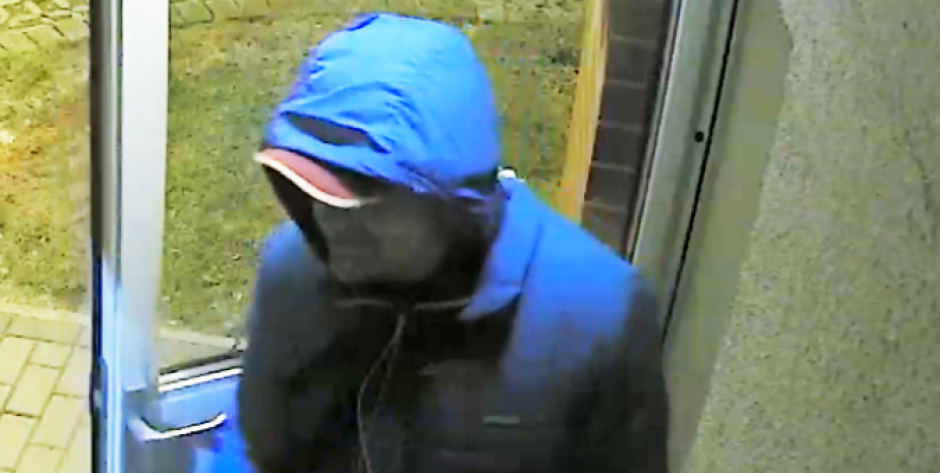 Policja szuka złodzieja roweru. Rozpoznajesz tego mężczyznę? 