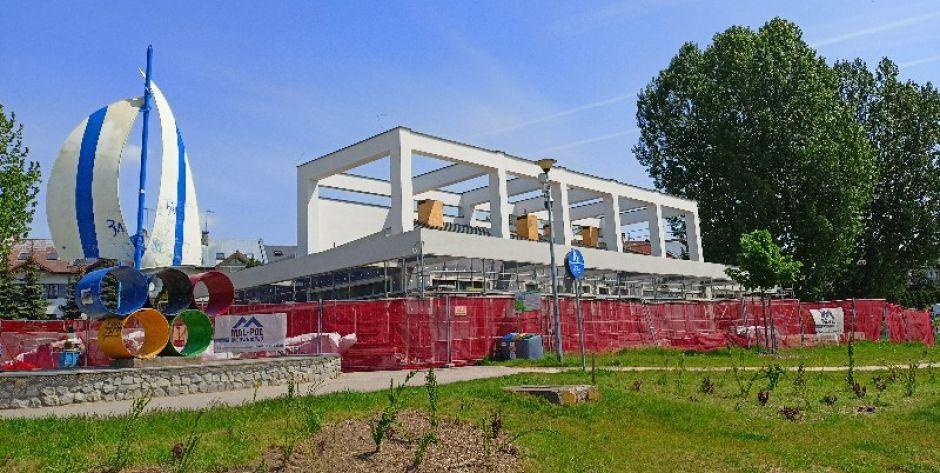 Siedlce: Budynek za 3,2 mln złotych, ale wysikasz się tylko od maja do września 