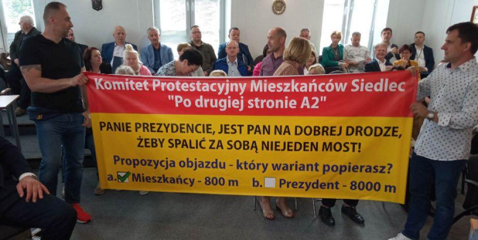 Mieszkańcy protestują na sesji 