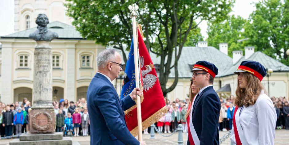 Szkoła Podstawowa nr 3 z Oddziałami Integracyjnymi w Siedlcach ma nowy sztandar