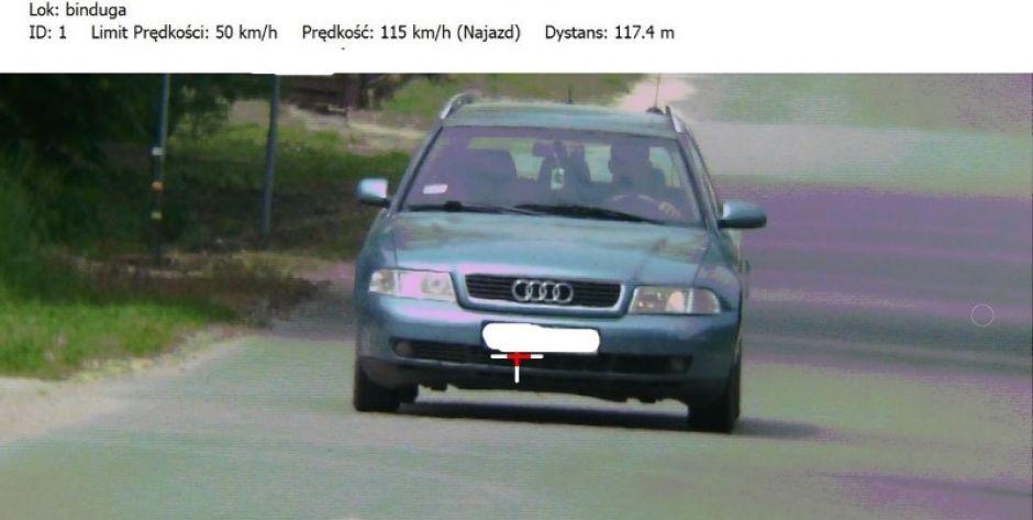 Kierujący z dożywotnim zakazem i samochodem bez badań technicznych, pędził przez teren zabudowany