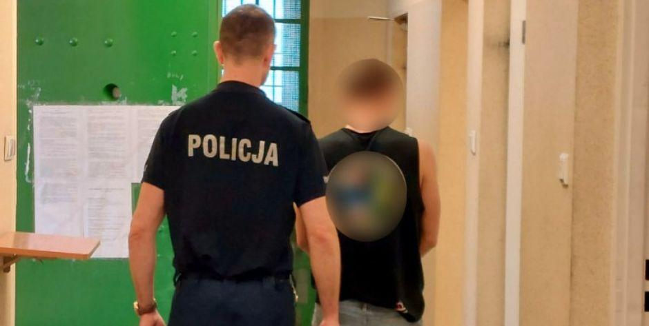 Spożywał alkohol w miejscu publicznym - okazało się, że jest poszukiwany i posiada przy sobie narkotyki