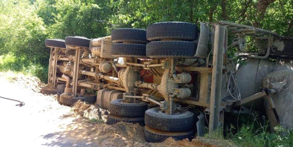 Wypadek ciężarówki w Oleksinie