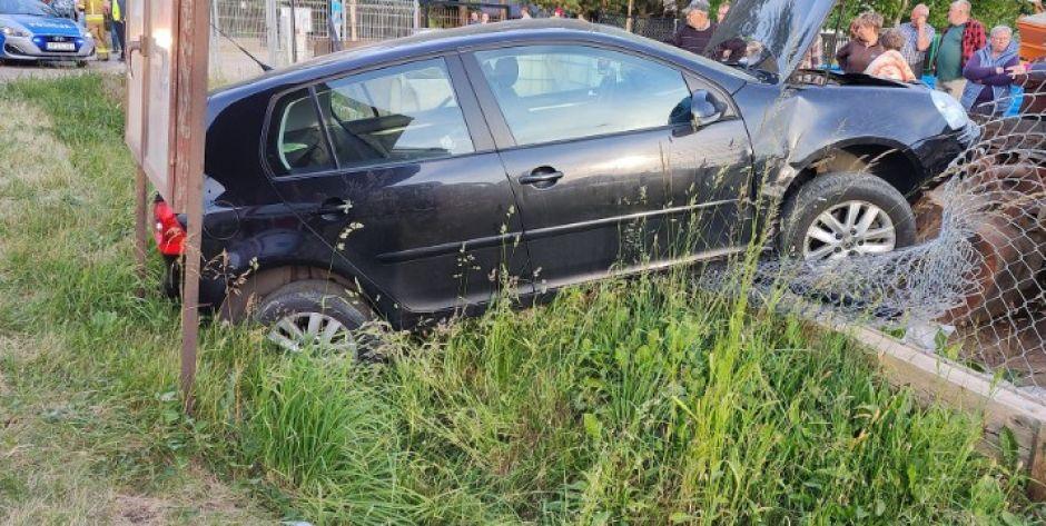 Wypadek w Gągolinie. Kierująca uderzyła w ogrodzenie posesji