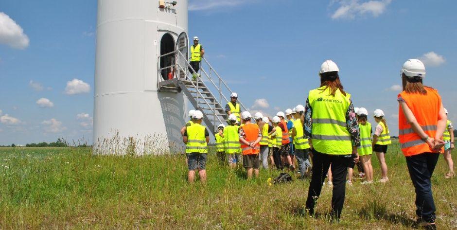 Na rowerach do farmy wiatrowej