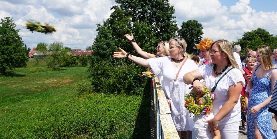 W Wyszkowie popłynęły wianki Liwcem…
