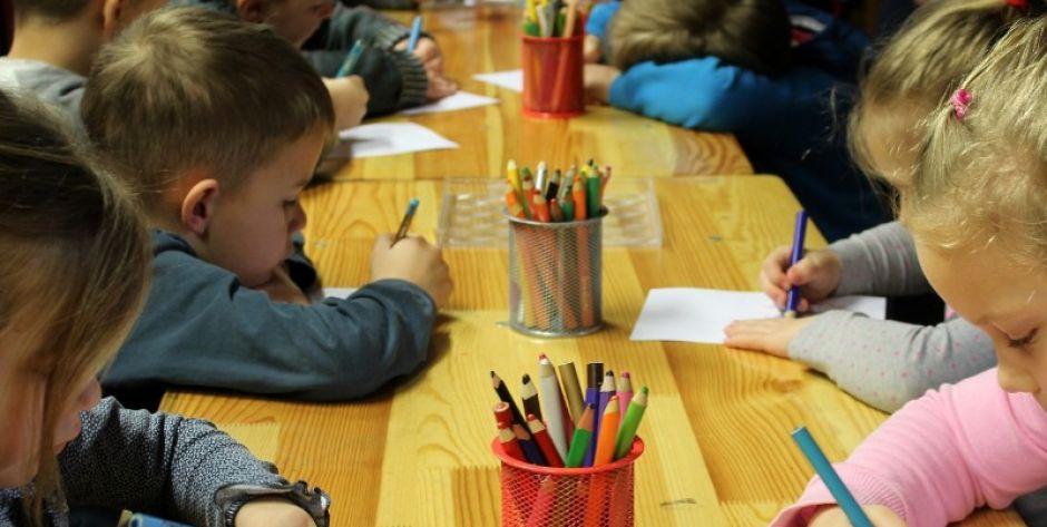 Dużo dzieci na wakacyjnych dyżurach w przedszkolach