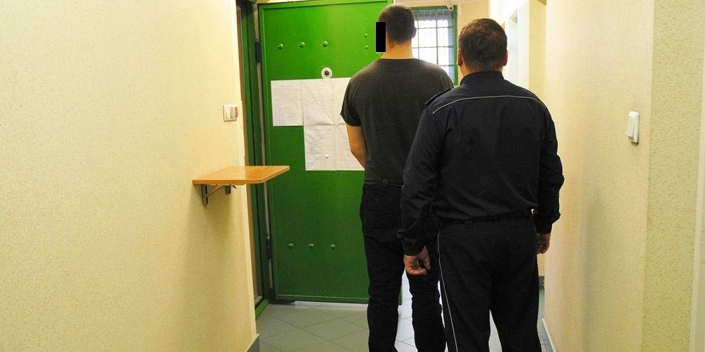 Po pijaku włamali się do samochodu