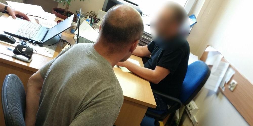 Wdarli się siłą do mieszkania, pobili i okradli właściciela