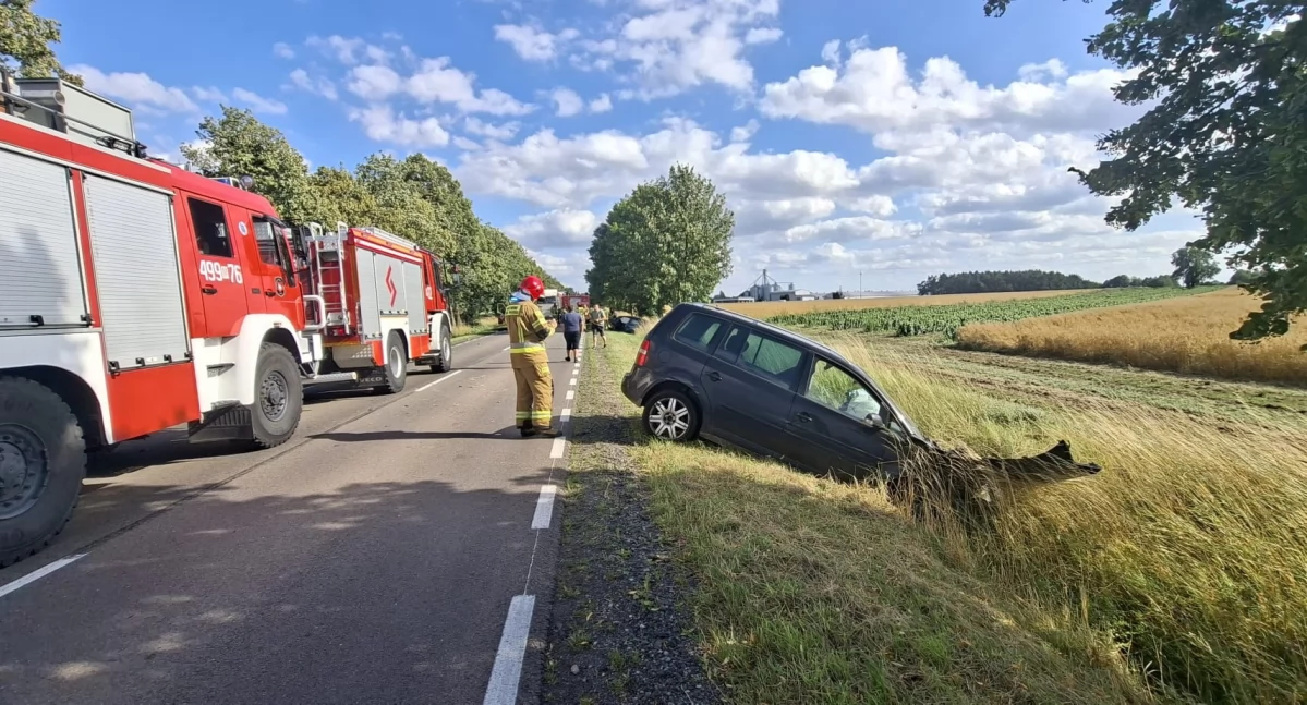 Zderzenie dwóch samochodów na trasie K-19 w Łosicach. Są poszkodowani