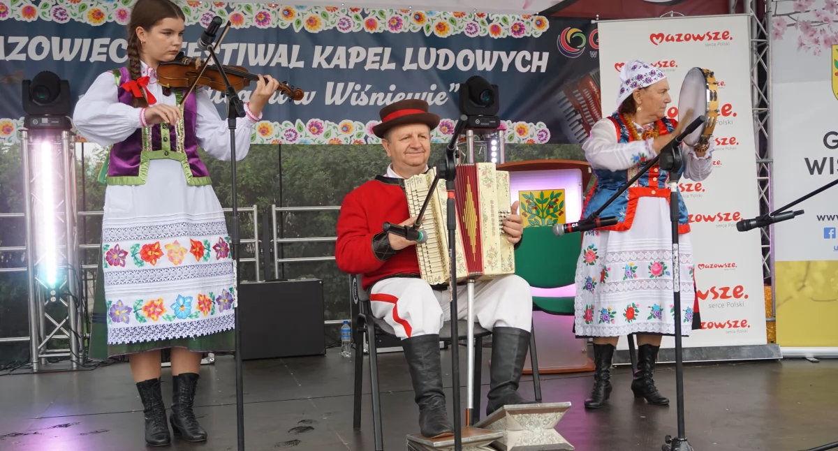 Kapele ludowe w Wiśniewie: Grajcie, ale polską nutę