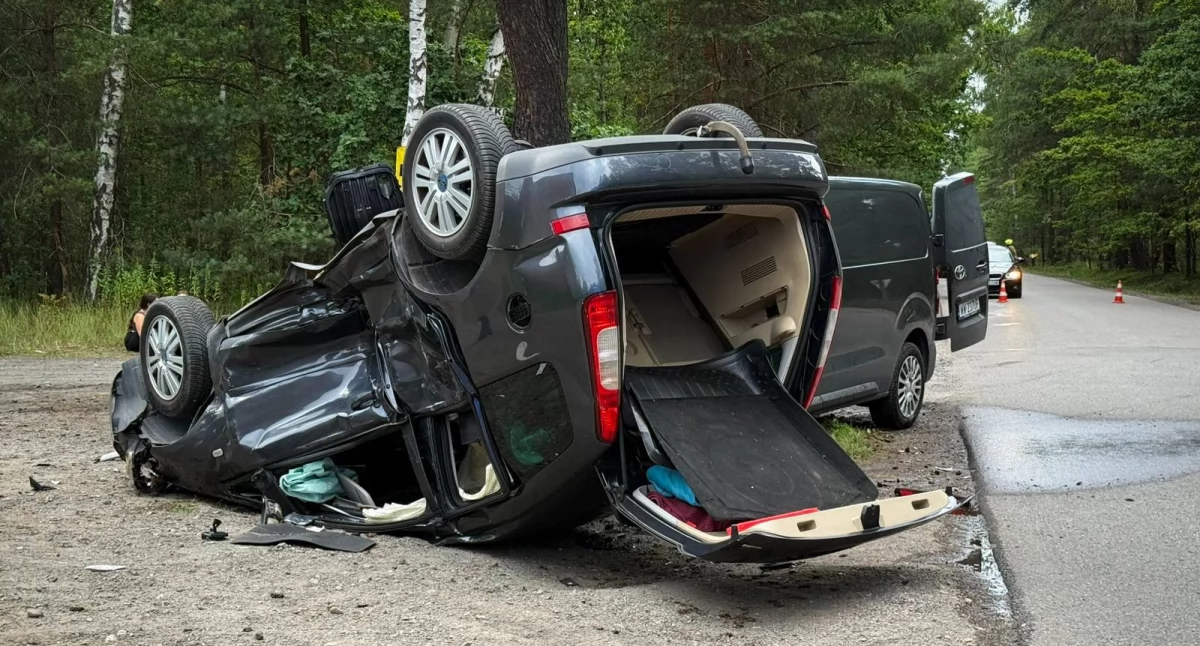 Zderzenie dwóch pojazdów w Cięciwie. Jedna osoba trafiła do szpitala
