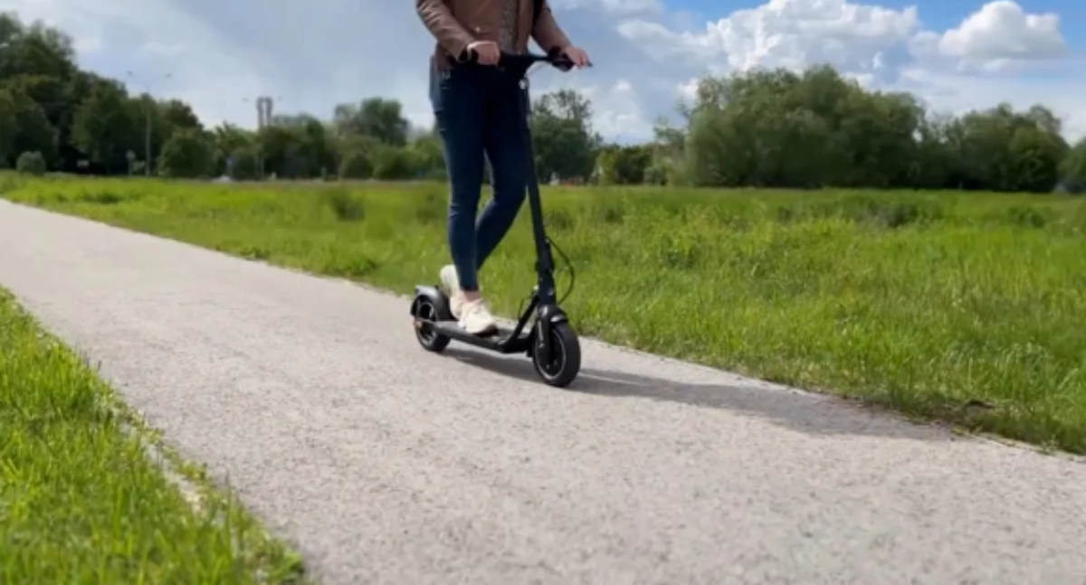 Jechali pod wpływem alkoholu - 6 rowerzystów i 1 osoba poruszająca się hualajnogą elektryczną 