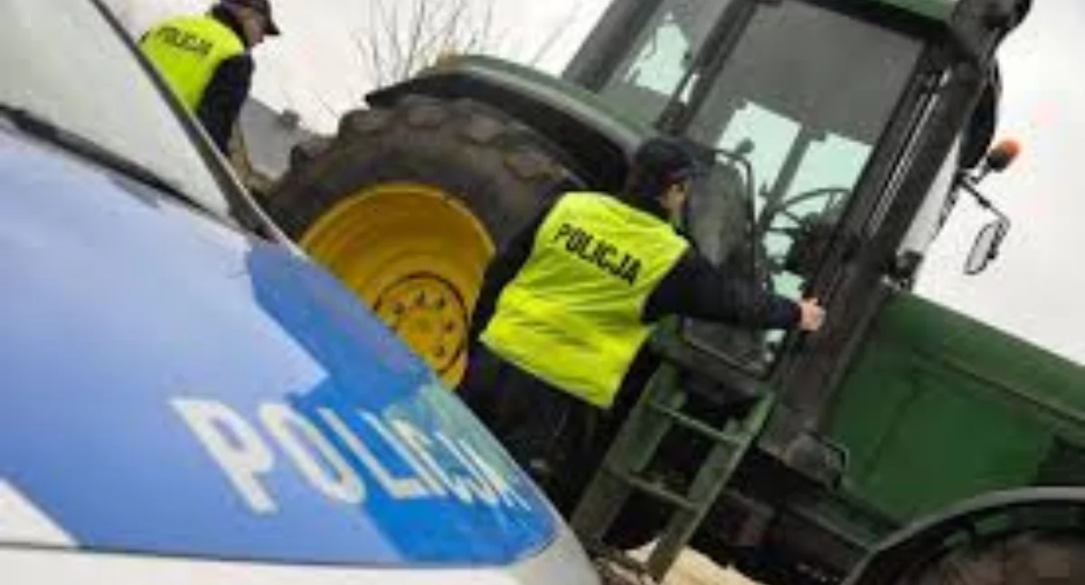 Nietrzeźwy traktorzysta z zakazem prowadzenia zniszczył ogrodzenie w Korczewie