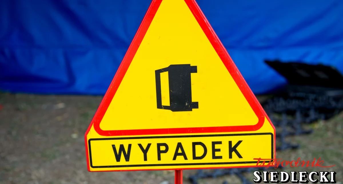 Zderzenie samochodu osobowego z motocyklem w Woli Paprotni