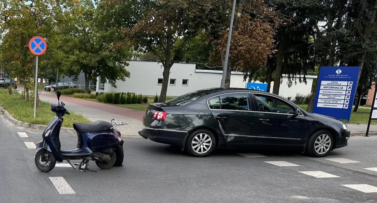 Zderzenie osobówki z motorowerem na ul. Poniatowskiego