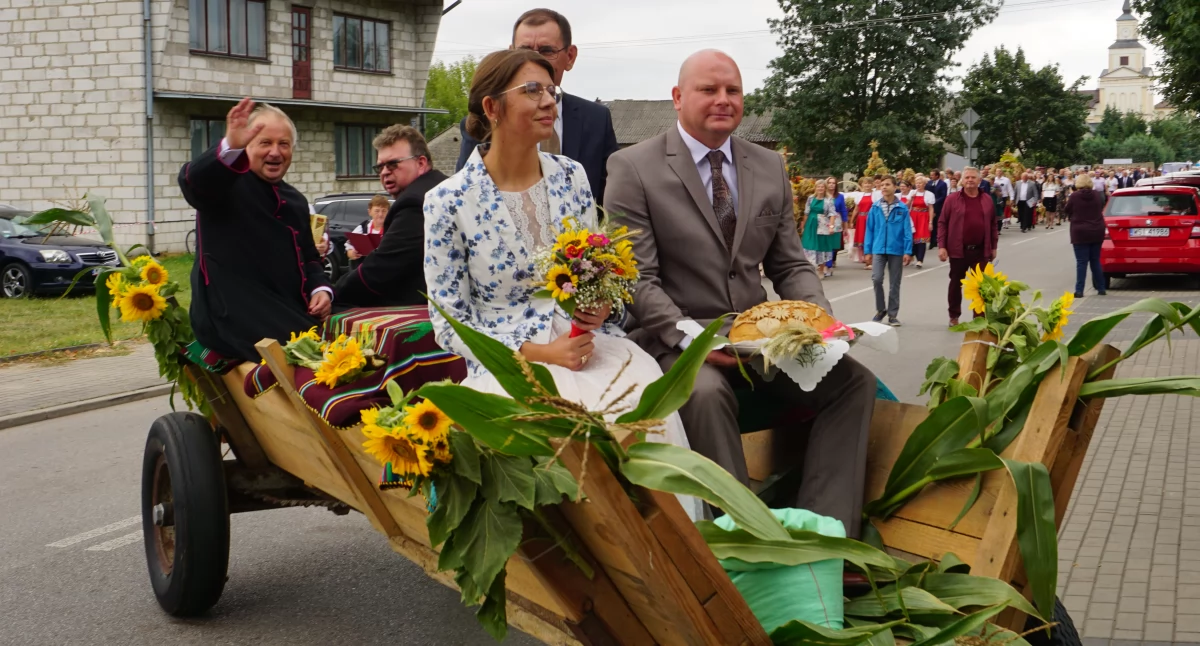 Dożynki w Radomyśli: Rolnicy z gminy Wiśniew podziękowali Bogu za plony
