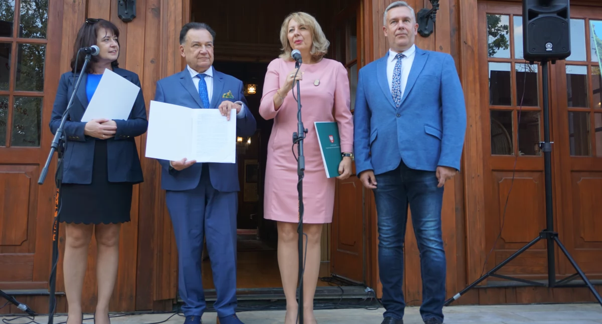 Dwór w Paplinie zmienił właściciela