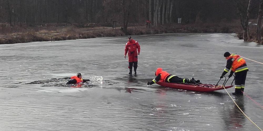 Szkolenie na lodzie