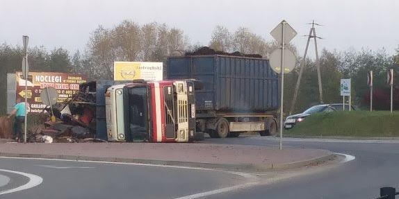 Przewróciła się ciężarówka