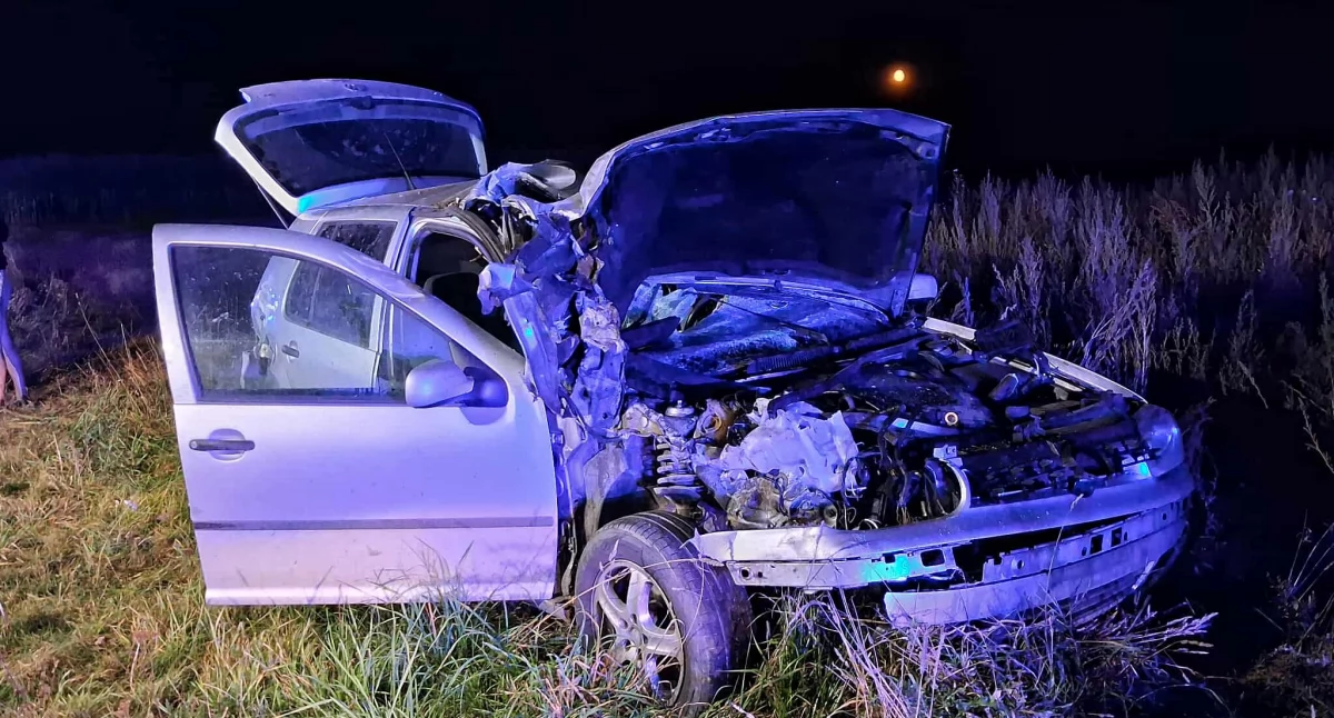 Zderzenie trzech pojazdów pod Kałuszynem. Są ranni, droga zablokowana