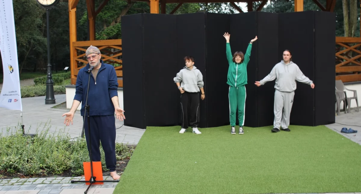 Siedlce: „Teatr od teraz” performence w parku Aleksandria (zdjęcia)