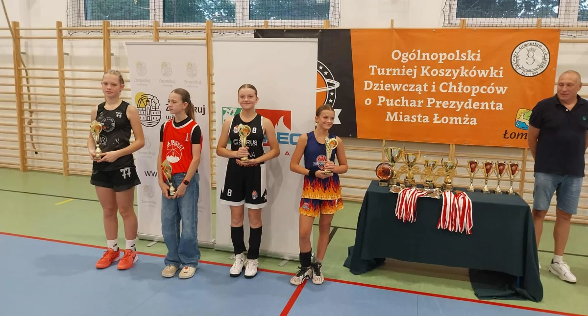 Podium UKS MKK Siedlce w Łomży