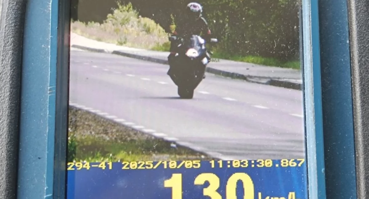 Na liczniku 130 km/h w terenie zabudowanym - motocyklistka straciła uprawnienia