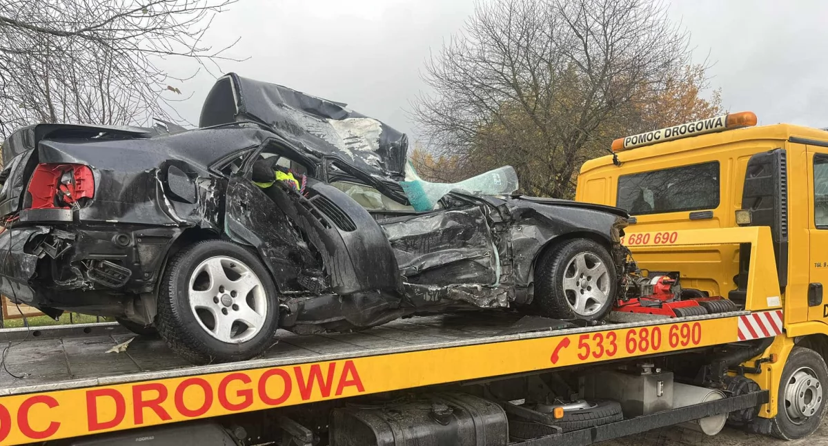 Zderzenie audi z samochodem ciężarowym 