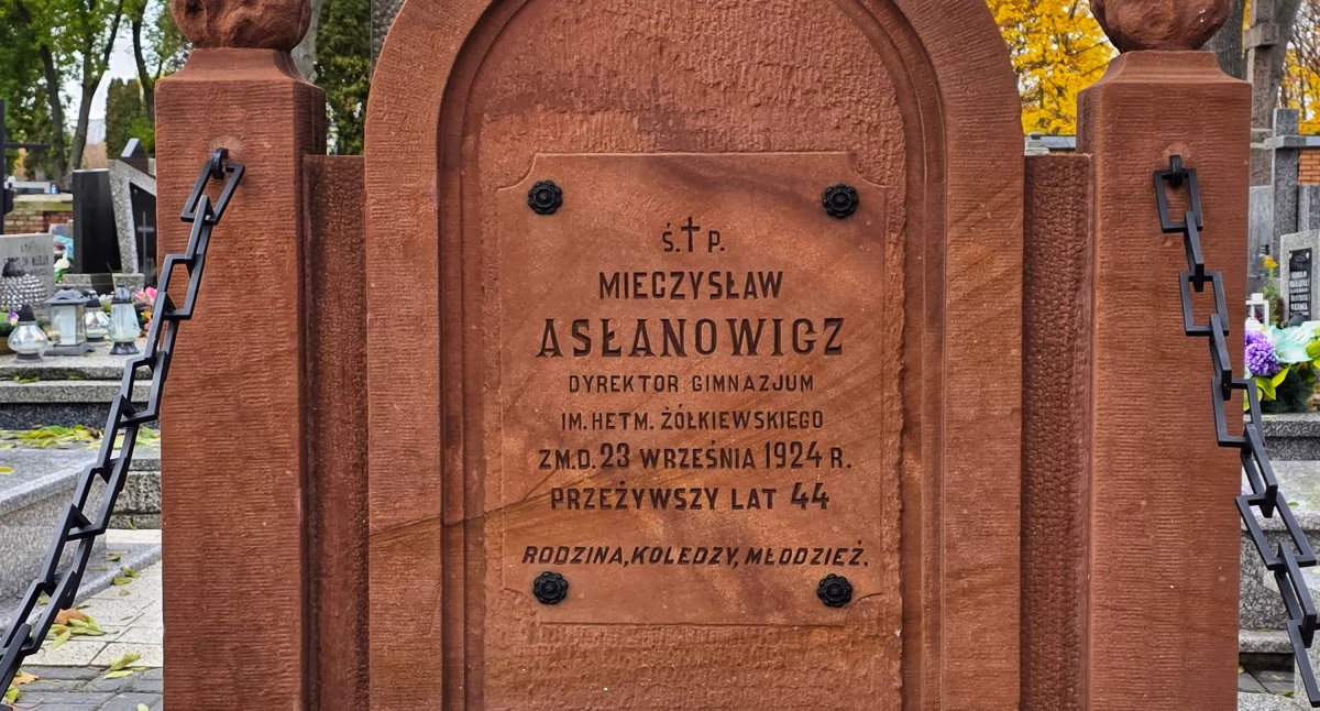 Przywrócili blask pamięci. Grób Mieczysława Asłanowicza znów wygląda jak dawniej