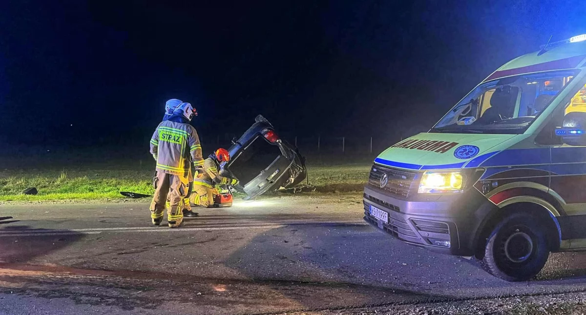 Wypadek na drodze w kierunku Hołubli. Trzy osoby poszkodowane