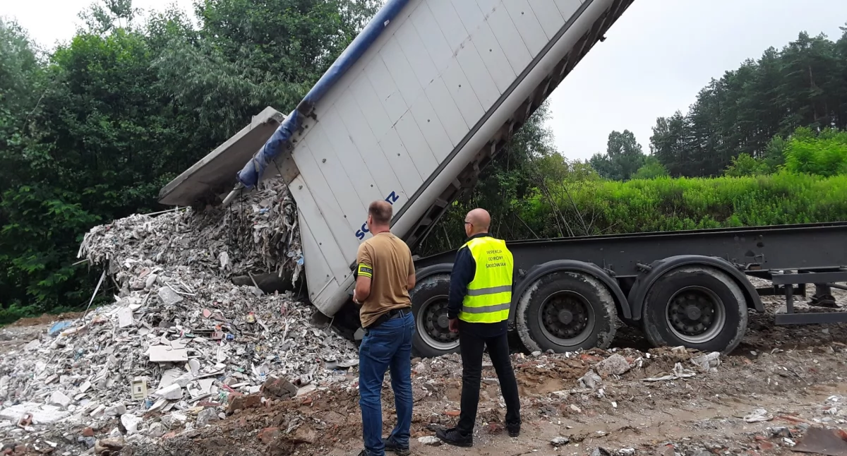 Ciche składowisko w Makówcu. Gmina Dobre alarmuje władze centralne