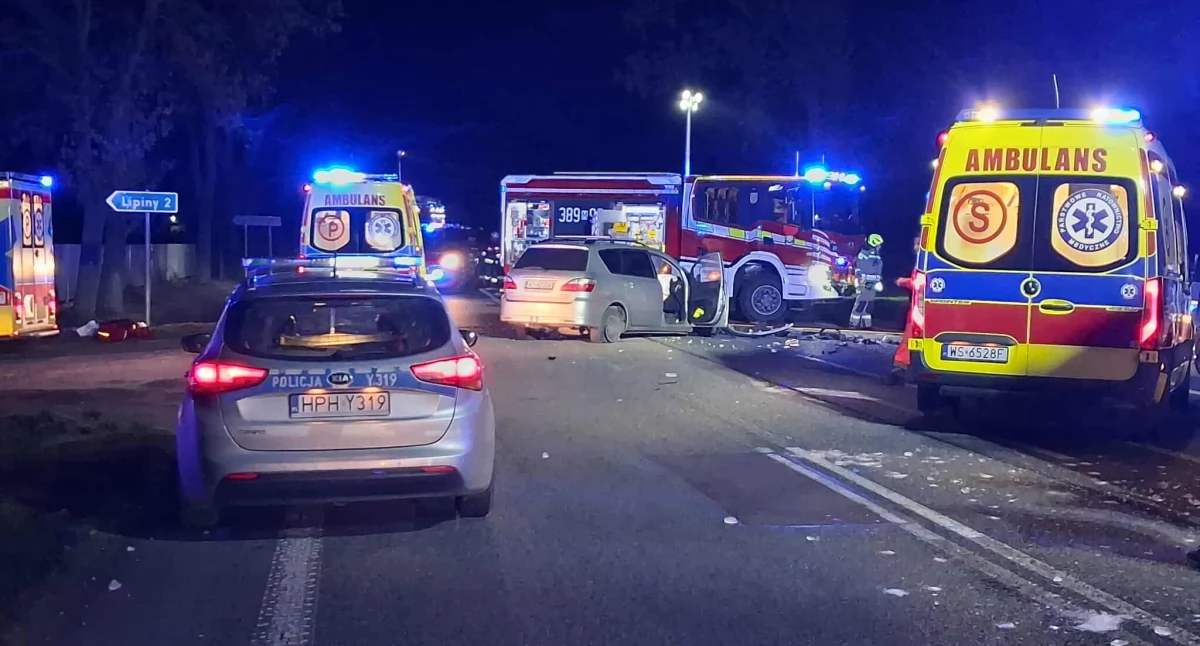 Poważny wypadek na DK2 w Ługach Rętkach. Dwa śmigłowce LPR w akcji, jedna osoba zakleszczona